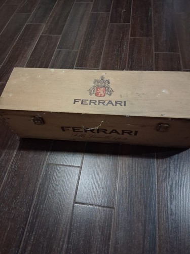 Vecchia bottiglia ferrari - vecchia,