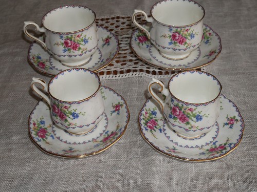 Servizio caffe x 2 - te', ÷