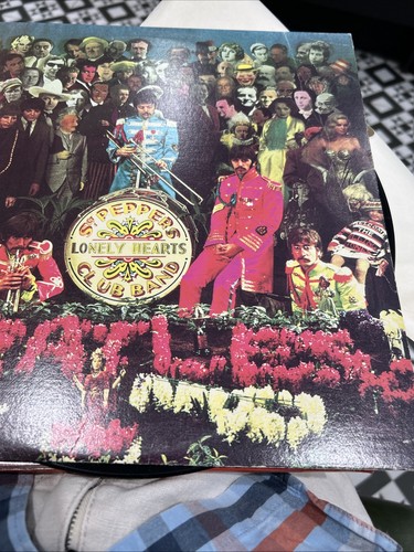 Pressingthe beatles lps to - us,