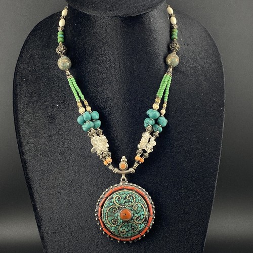 Collana con ciondolo vintage