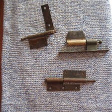 N° 3 VECCHIE CERNIERE IN FERRO PER PORTE IN LEGNO O MOBILI VARI -