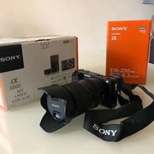 Macchina fotografica Sony Alpha 6000 + obiettivo Sony E18-200mm - F.3.5-6.3 oss