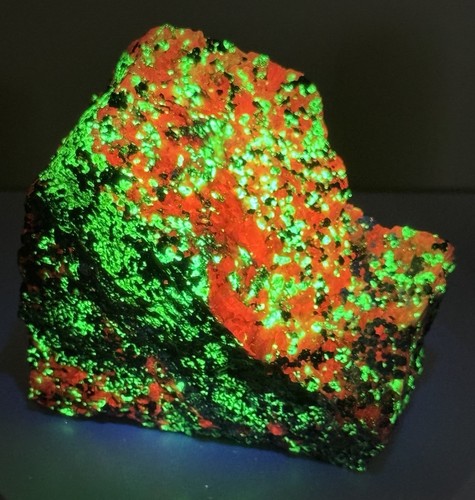 Gleaming calcite willemite - calcite,, willemite,