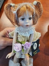 Bambola di porcellana