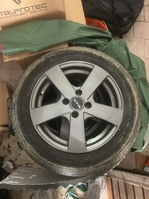 cerchioni con gomme d'auto