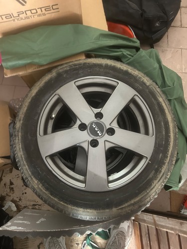 Cerchioni con gomme auto - gomme, d'auto