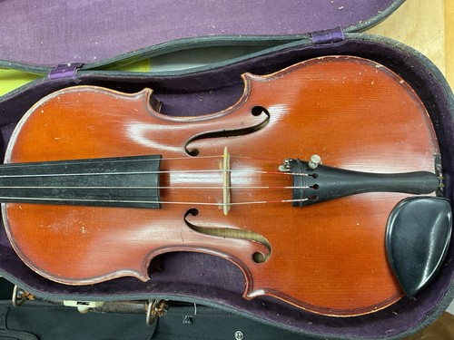 Acoustic violin with - bow, and