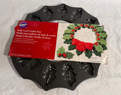 Wilton holly leaf bow - wilton,