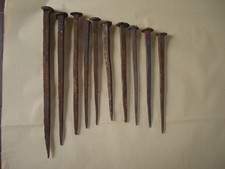 LOTTO 10  ANTICHI CHIODI IN FERRO BATTUTO E FORGIATO A MANO  da 31 cm a 20 cm