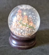 Palla di vetro con neve