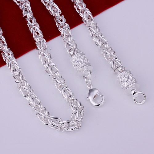Collana con ciondolo - , in