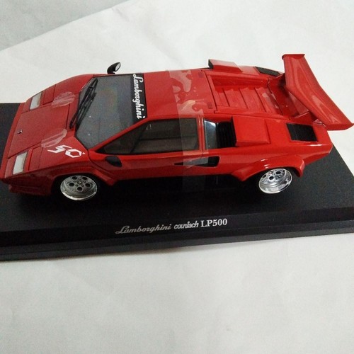 Modello pressofuso rosso