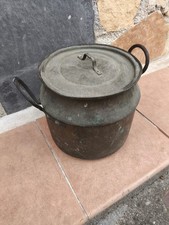 Antica pentola in rame pesante