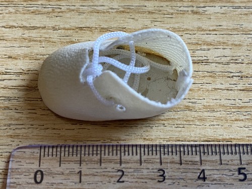 Scarpa per bambola bianca - scarpa,