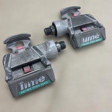 Pedale del tempo con scarpe in