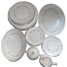 30 pezzi Royal Doulton Coronet