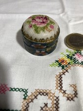 Porta pillole ricamato vintage 