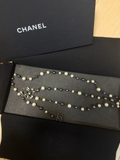 Collana lunga CHANEL con perle e catena cintura in argento