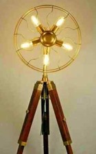 Antico ventilatore a treppiede