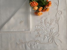 Tovaglia ricamata a mano in