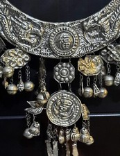 Collana antica asiatica pezzo da esposizione 