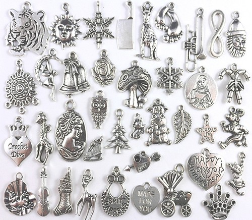 Lotto misto charms - misto, circa