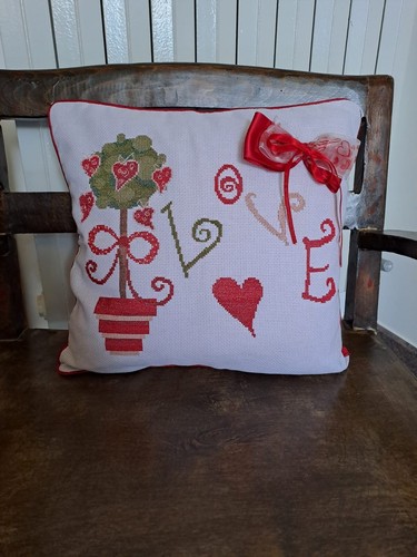 Cuscino love ricamo punto - ricamo,