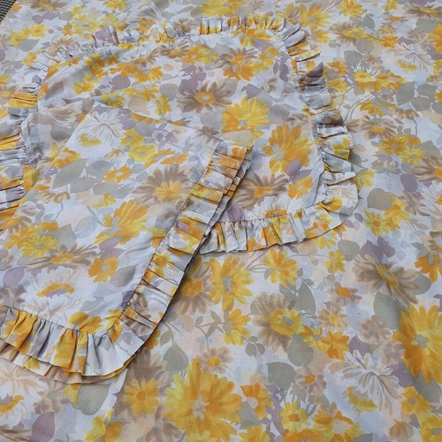 Vintage retro yellow floral