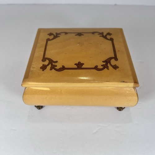Vtg jewelry music box - music,