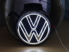 VW Golf 8 R GTI VW emblema