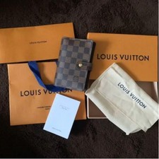 LOUIS VUITTON   Cover from