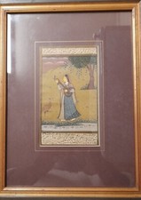 Signora che suona musica nel