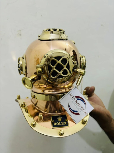 Casco subacqueo stile antico