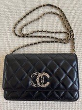 Portafoglio Chanel su catena