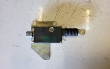 Attuatore blocco portellone