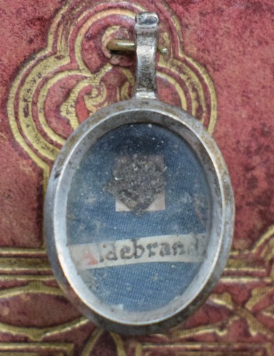 Relic reliquary reliquia - relic,