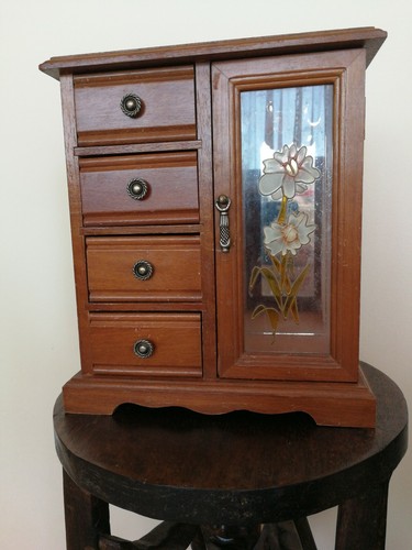 Portagioielli con cassetti