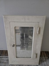 Antico armadietto/scatola