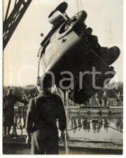 1954 TREZZANO SUL NAVIGLIO Vigili del Fuoco recuperano camion dal naviglio *Foto
