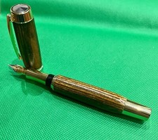 penna stilografica in legno di