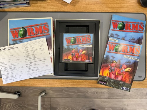 Commodore amiga cd32 worms - commodore,