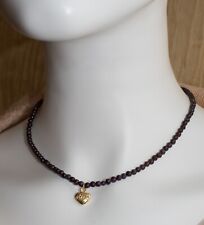 Choker di granato tondo 4 mm con charm piccolo cuore "Love" 