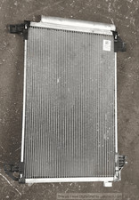 884600D060 Condensatore con