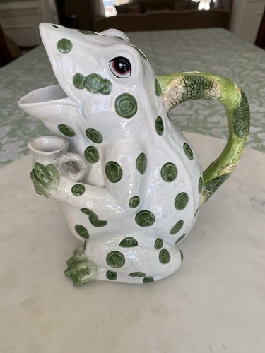 Green polka dot frog - dot,