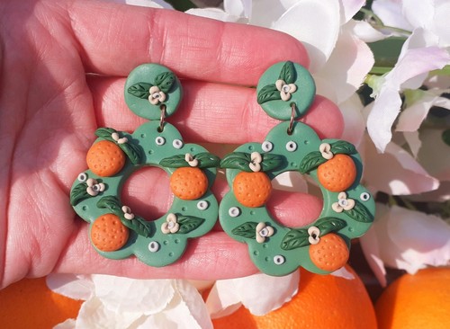Bellissimi orecchini fatti - , a