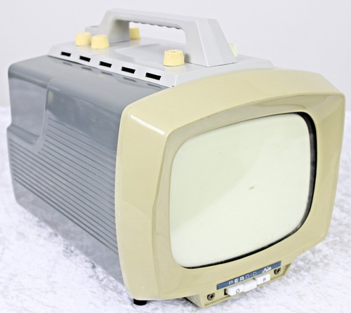 Vintage perdio portable - b&w,