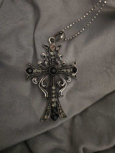 Collana con ciondolo croce