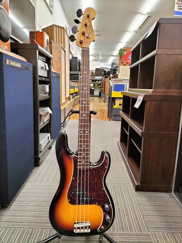 Fender tradnl 60s - p, bass