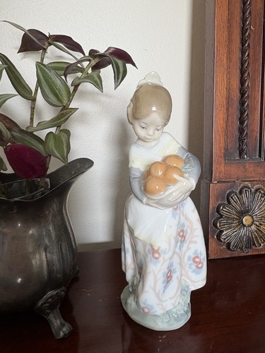 Lladro girl from valencia - lladro,