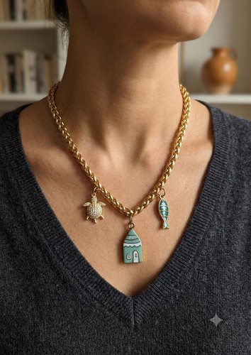 Collana dorata con - ,